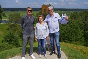 Garsiojo „Rugiuose ties bedugne“ autoriaus protėvių žemėje – skrydžio virš Nemuno ir Lietuvos simboliai