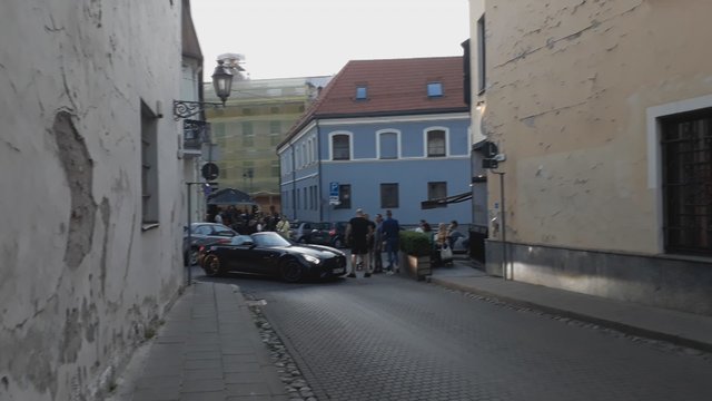 Incidentas Vilniaus senamiestyje: „Mercedes-Benz“ vairuotojas kumščiais auklėjo paspirtukininką