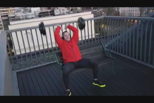 L. Pernavui pratimas su štanga ant namo stogo baigėsi ne taip, kaip tikėjosi