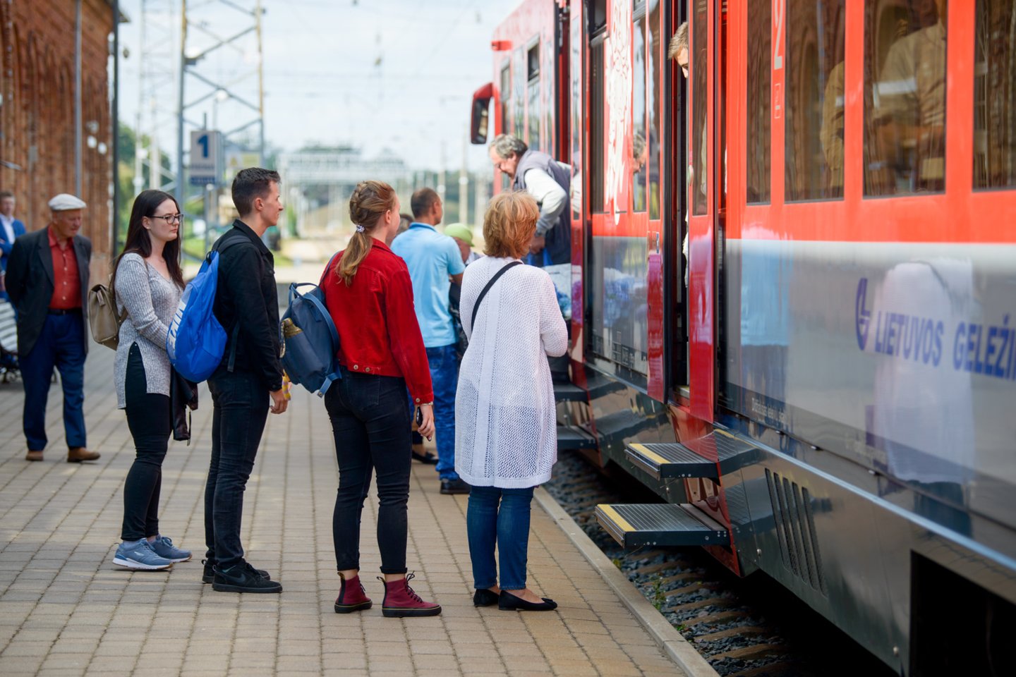 Traukiniai – vienintelė tarpmiestinio viešojo transporto priemonė, kuria gali keliauti ir gyvūnai.<br> J.Stacevičiaus nuotr.