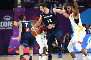 Bręsta sensacija: N. De Colo gali persikelti į Europos taurės komandą