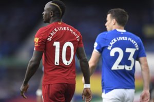 Po priverstinės pertraukos sugrįžęs „Liverpool“ tenkinosi lygiosiomis