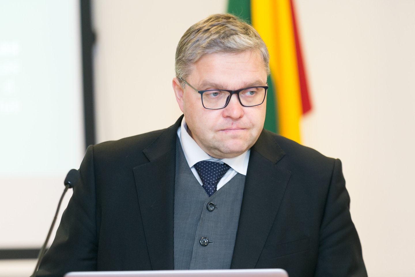 Lietuvos banko valdybos pirmininkas Vitas Vasiliauskas sako, kad per krizę palūkanų normos didėjimas nebuvo matomas.<br>T.Bauro nuotr.