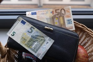 Tyrimas: pusė šalies gyventojų pajuto karantino įtaką savo finansams