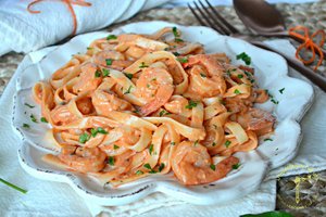 Makaronai su krevetėmis ir labai skaniu padažu: norėsis gaminti dar ne kartą