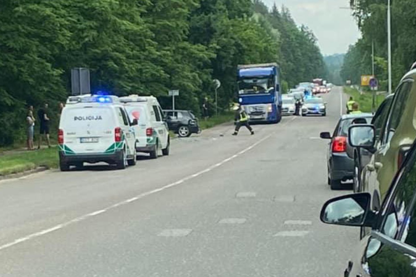 Vienas žmogus buvo sužalotas sekmadienį Alytuje girto vairuotojo vairuojamam automobiliui susidūrus su sunkvežimiu.