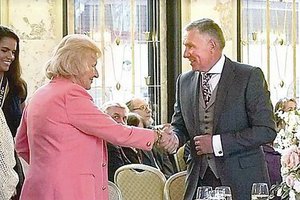 Jaunos bajorės apžavėtas milijonierius R. Karpavičius prieš mirtį geidė karališko titulo