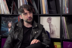 Alanas Chošnau apie ne rožėmis klotą vaikystę: „Iš rojaus nukritau į pragarą“