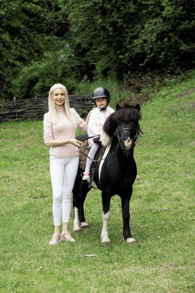 Erikos Purauskytės dukra Vasara Erika 4-ąjį gimtadienį norėjo švęsti gyvūnų apsuptyje.<br>M. Žičiaus nuotr.