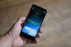 Perspėja, kad sukčiai vilioja pinigus imituojant „Smart ID“ programėlę: ne vienas jau prarado tūkstančius