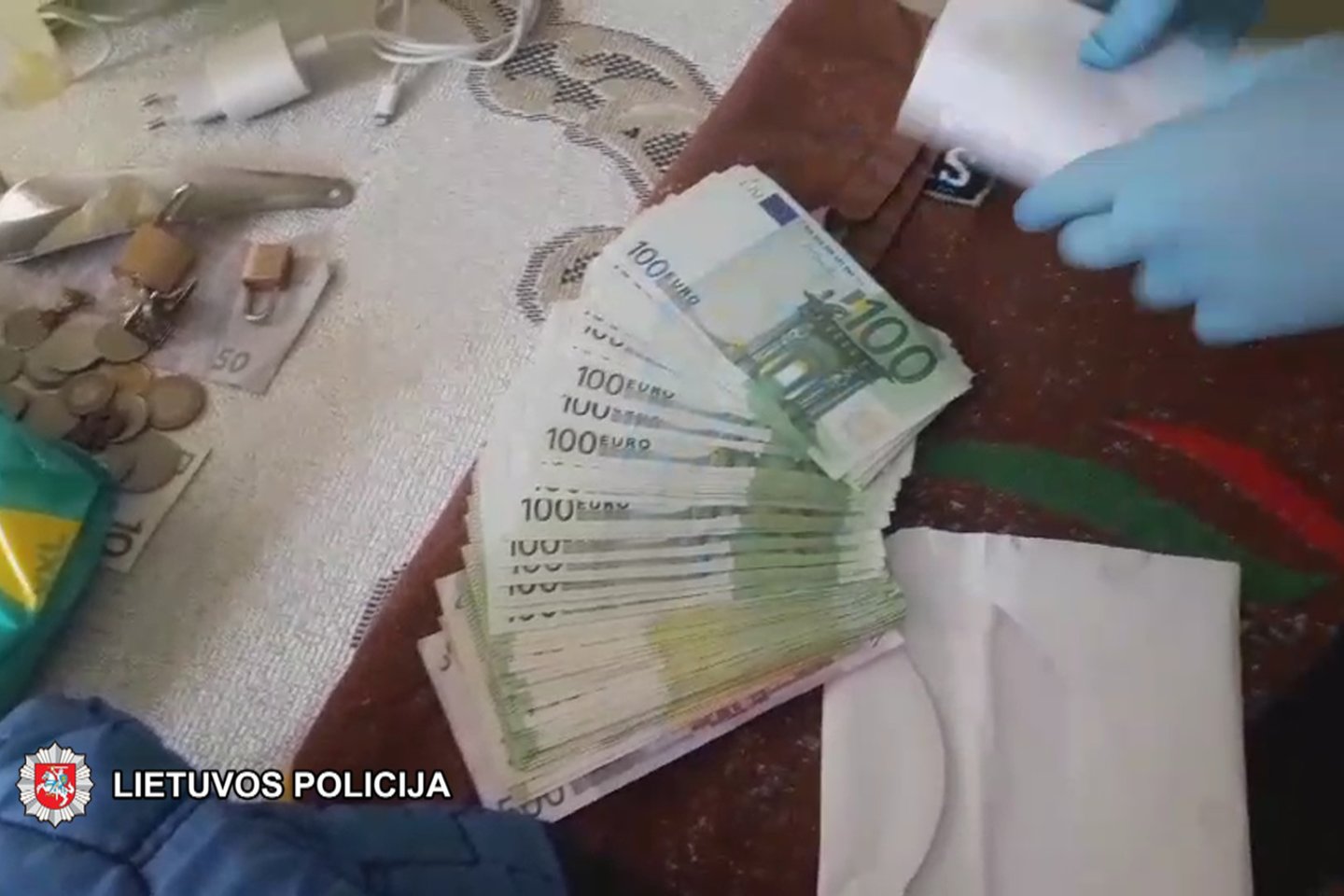 Klaipėdos policija sučiupo stambios pinigų sumos vagyste įtariamą vyrą.