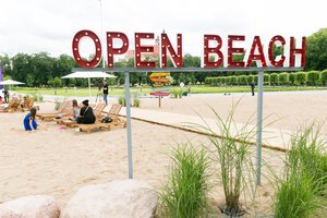 Dirbtinį paplūdimį Vilniaus centre užliejo pasipiktinimų ir pašaipų jūra