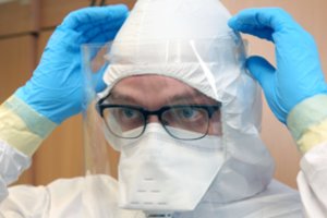 Paaiškėjo, kodėl pandemijos pradžioje delsta pirkti asmens apsaugos priemones