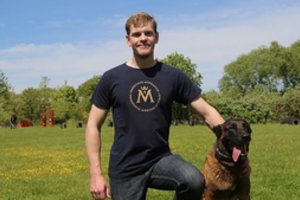 Mokome augintinį dresūros komandų: kokių klaidų vengti ir kaip teisingai skatinti 