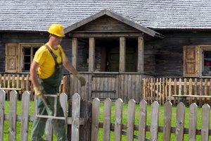 Lietuviai suskubo sodybas ruošti žiemai – vieni tam skiria tūkstančius, kiti išsisuka su 500 eurų