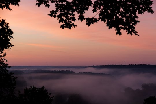 Trumpiausią metų naktį palydėjusieji, Joninių rytą pasitiko stebėdami nuostabaus grožio dangų.<br>T.Bauro nuotr.