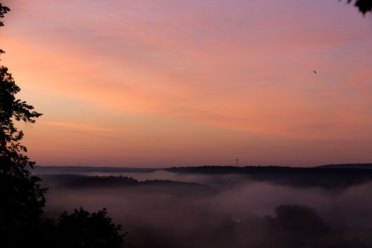 Trumpiausią metų naktį palydėjusieji, Joninių rytą pasitiko stebėdami nuostabaus grožio dangų.<br>T.Bauro nuotr.