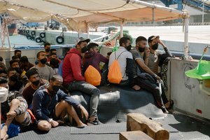 Prie Italijos krantų išgelbėtiems 28 migrantams testais nustatytas koronavirusas