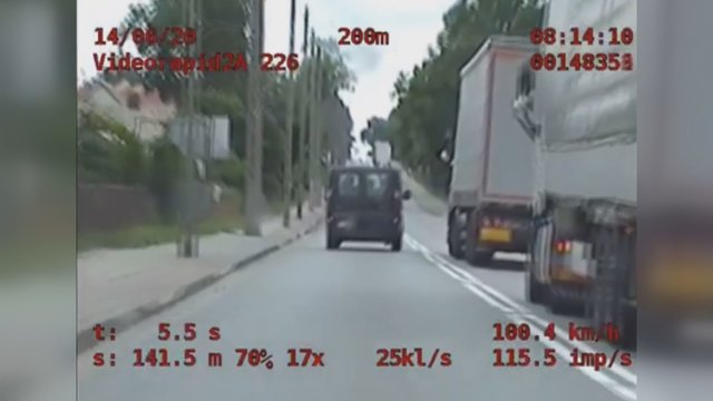 Lenkijos policija užfiksavo įžūlius lietuvio manevrus kelyje: įvykdė net kelis KET pažeidimus