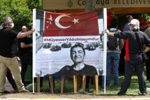 Turkijoje prasidėjo valstybės paslapčių paviešinimu kaltinamų žurnalistų teismas