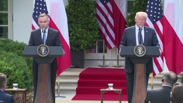 Lenkijos ir JAV vadovų susitikimo metu D. Trumpo liaupsės: Lietuvos kaimynams žadėjo daugiau karių 