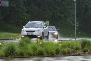 Po skaudžios avarijos, kurioje nukentėjo mažamečiai, nutarė įrengti greičio mažinimo kalnelius