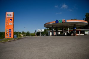 Stebisi darbo sąlygomis degalinėje: neįsivaizduoju, kaip ten darbuotojos „neiškepa“