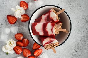 Jogurtiniai ledai  su braškėmis tiks ne tik desertui, bet ir pusryčiams