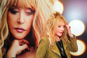 Maudymosi kostiumėlį vilkinčiai Alai Pugačiovai – komplimentai: „Kokios kojos!“