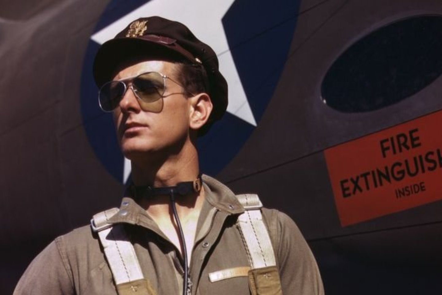  Pilotas su akiniais nuo saulės, 1942 metai.<br> Wikimedia commons