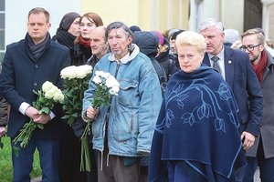 Į N. Paltinienės laidotuves plytelių klojėjas užsuko ne veltui – porą dešimtmečių turi neįprastą pomėgį