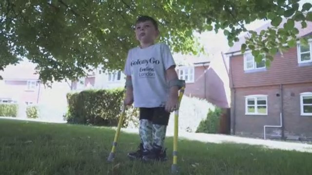 Jaudinanti penkiamečio istorija: su kojų protezais 10 kilometrų įveikęs vaikas labdarai surinko įspūdingą sumą