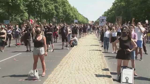 Nauji protestai Berlyne: šimtai gyventojų užplūdo gatves