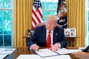 Baltieji rūmai neigia kalbas, kad D. Trumpui buvo pranešta apie Rusijos atlygį Talibanui