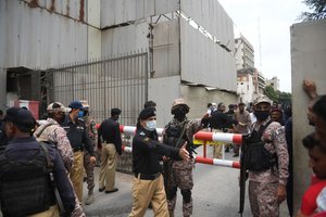 Per išpuolį Pakistano vertybinių popierių biržoje žuvo mažiausiai 6 žmonės
