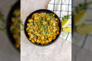 Saldžiųjų bulvių, lęšių ir čiobrelių troškinys