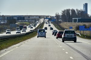 Karščio spąstai vairuotojams: temperatūrai pakilus aukščiau 24 laipsnių, padaugėja eismo įvykių