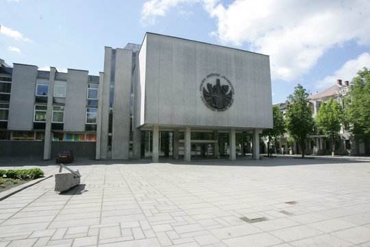 1989 m. Lietuvos SSR Aukščiausioji Taryba priėmė Vytauto Didžiojo universiteto atkūrimo įstatymą.<br>A.Barzdžiaus nuotr.