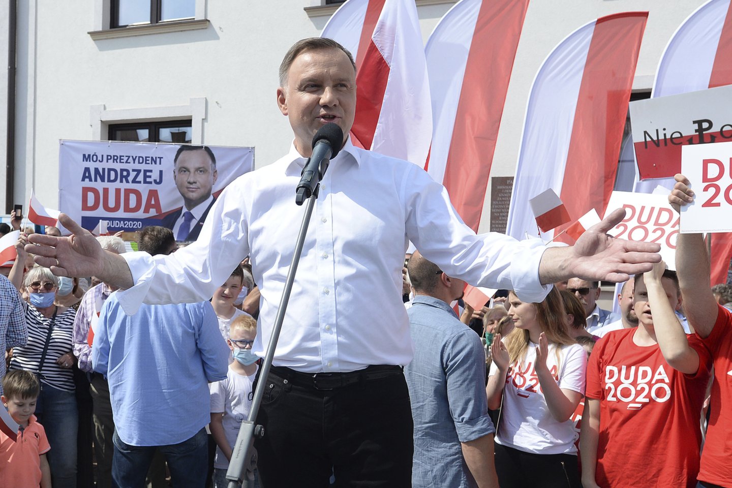 Dabartinis Lenkijos prezidentas A.Duda nesunkiai pateko į antrąjį turą.