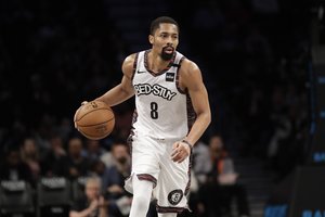 Koronavirusas nesitraukia: susirgo „Nets“ klubo žaidėjai S. Dinwiddie ir D. Jordanas