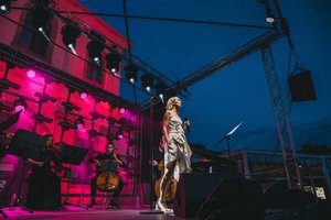 Monika Linkytė skelbia akustinius vasaros koncertus