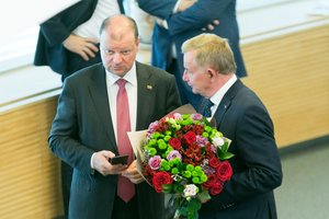 Seime prisiekė keliems mėnesiams ministru tapęs R. Sinkevičius, S. Skvernelis prakalbo apie derybas su G. Nausėda