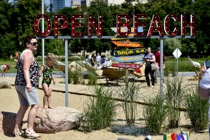 Dėl Lukiškių aikštėje įkurto pliažo taško nededa – pagalbos kreipiasi į G. Nausėdą