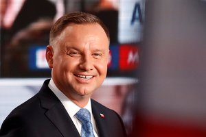 Oficialūs rezultatai: A. Duda surinko 43,5 proc. balsų