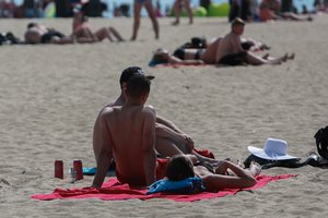 Pokyčiai paplūdimiuose: Seimas vėl leido prekiauti alkoholiu