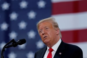 D. Trumpas per pokalbius telefonu įžeidinėdavo sąjungininkių lyderius