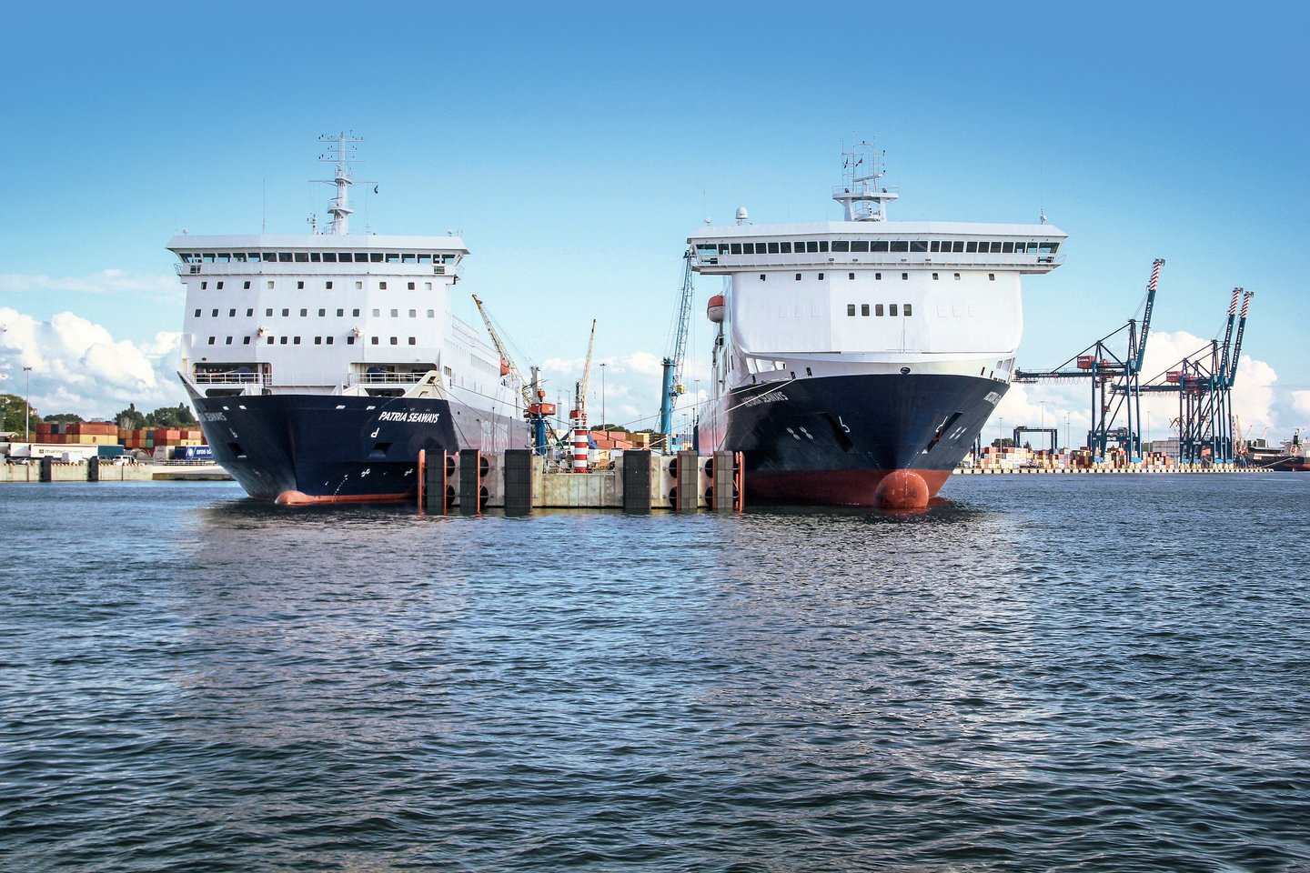  CKT prieplaukose švartuojami į Švediją ir Vokietiją plaukiantys "DFDS Seaways" keltai. <br> CKT nuotr.