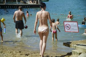 Šalies vandens telkiniuose – stulbinanti šiluma: kai kur viršija oro temperatūrą