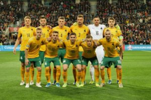 „Hummel“ atstovai dievagojosi nusišalinę, bet rinktines ir toliau rengs jų globojama bendrovė