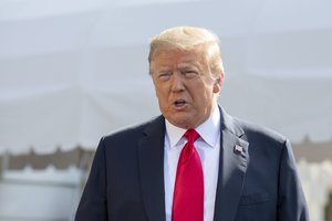 D. Trumpas „vis labiau pyksta ant Kinijos“ dėl koronaviruso